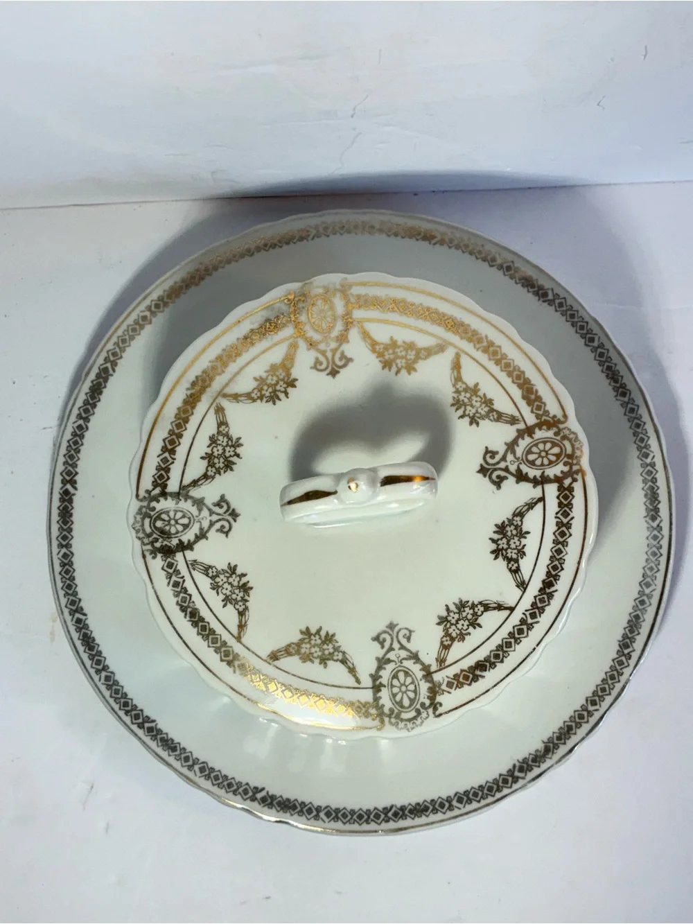 Vintage Unmarked Porcelain Covered Butter Dish / Cheese Keeper
